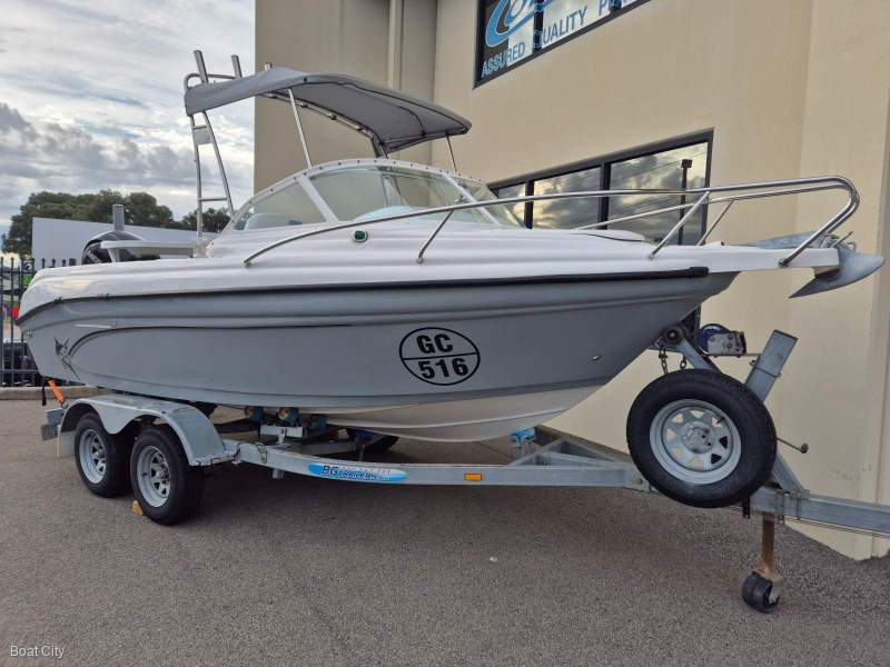 Ocean Master 590 Explorer Cuddy Cabin