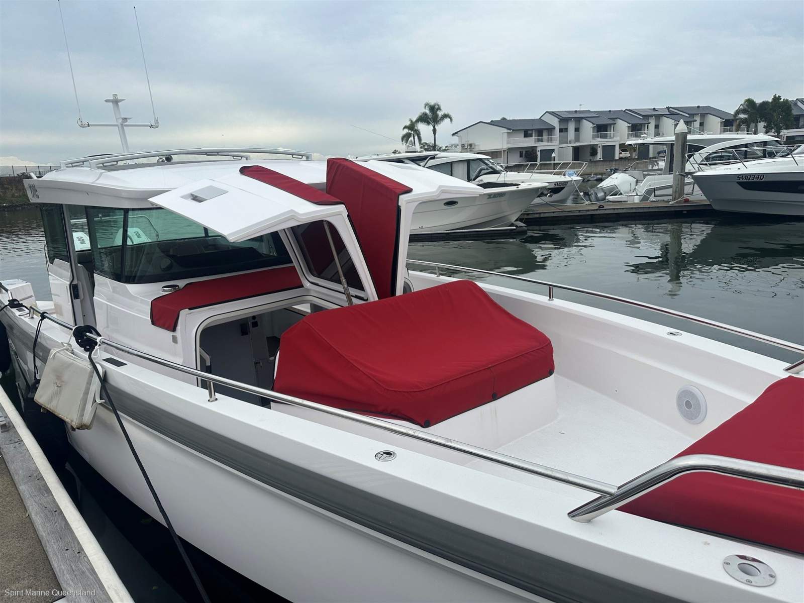 Axopar 37 XC Cross Cabin