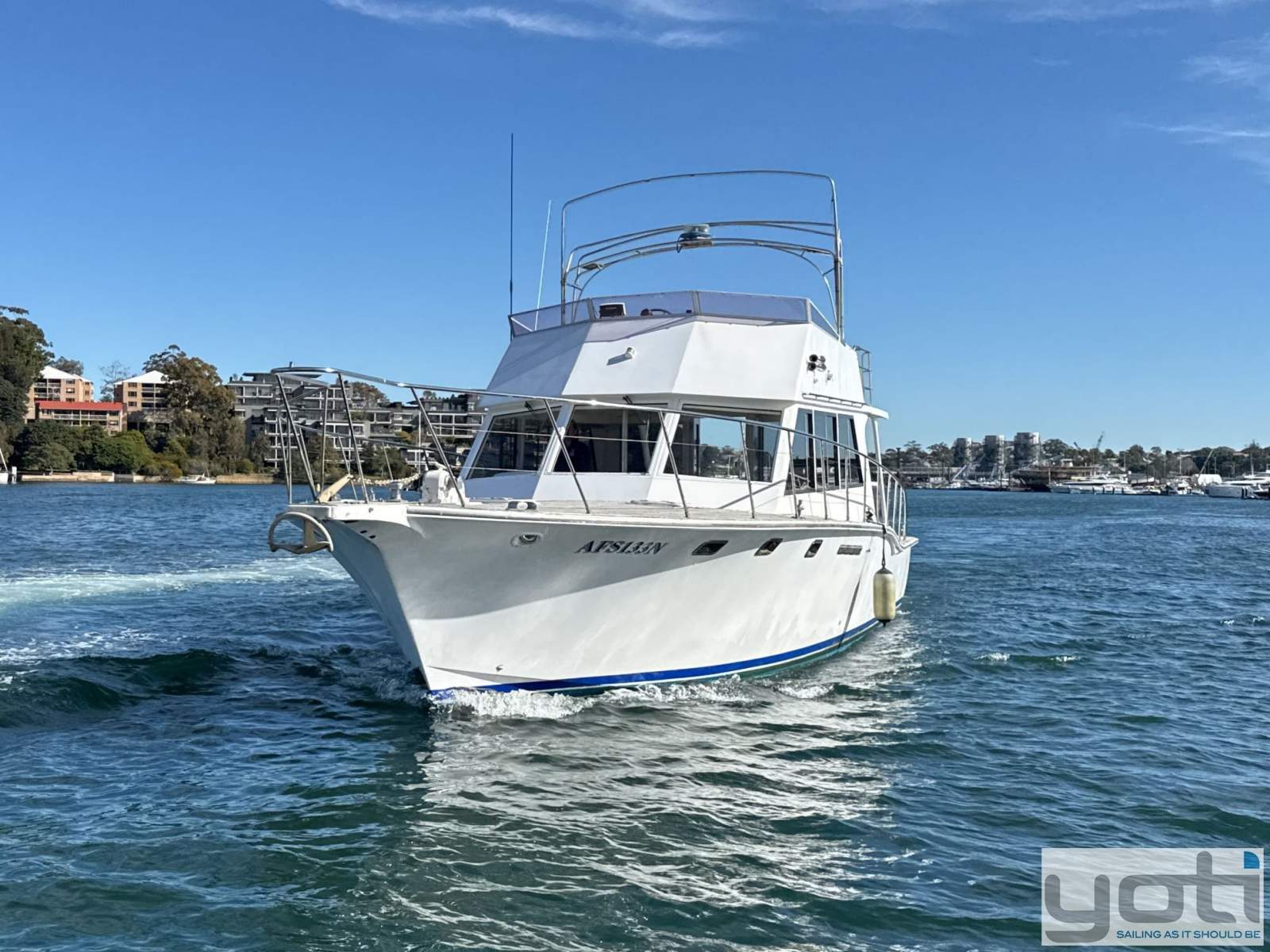 Flybridge Cruiser