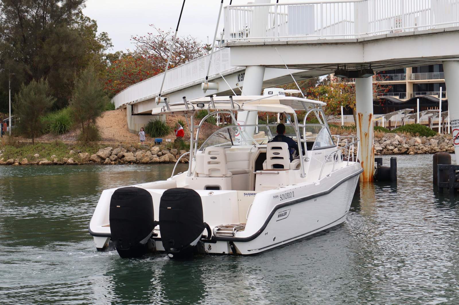 Boston Whaler 305 Conquest - Legendary Capability Meets Coastal Comfort!