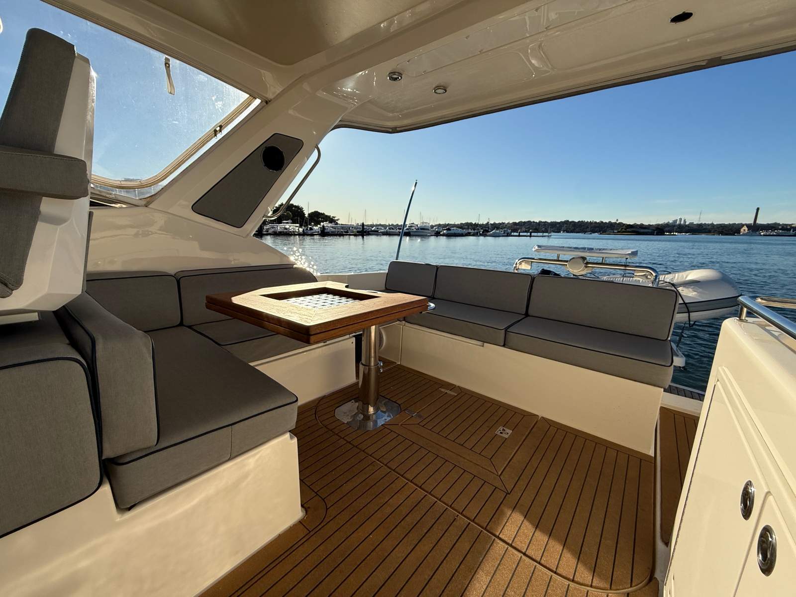 Riviera M400 Sports Cruiser