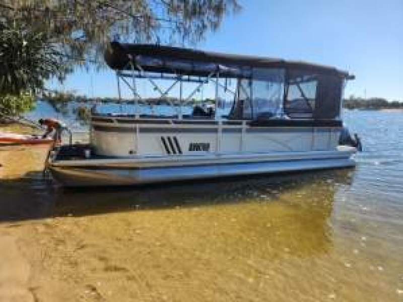 Pacific Pontoons 230