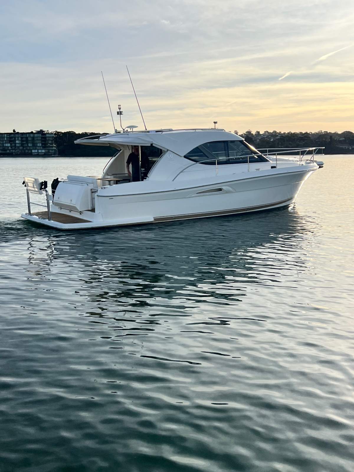 Riviera 3600 Sport Yacht