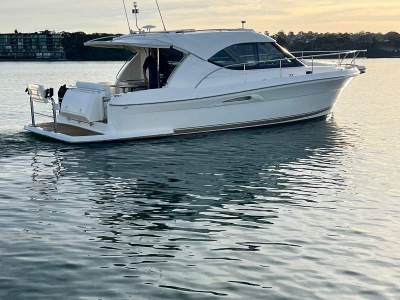 Riviera 3600 Sport Yacht