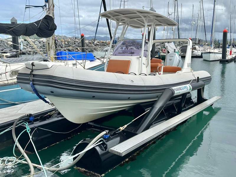 MarineScapes boat lift - air berth