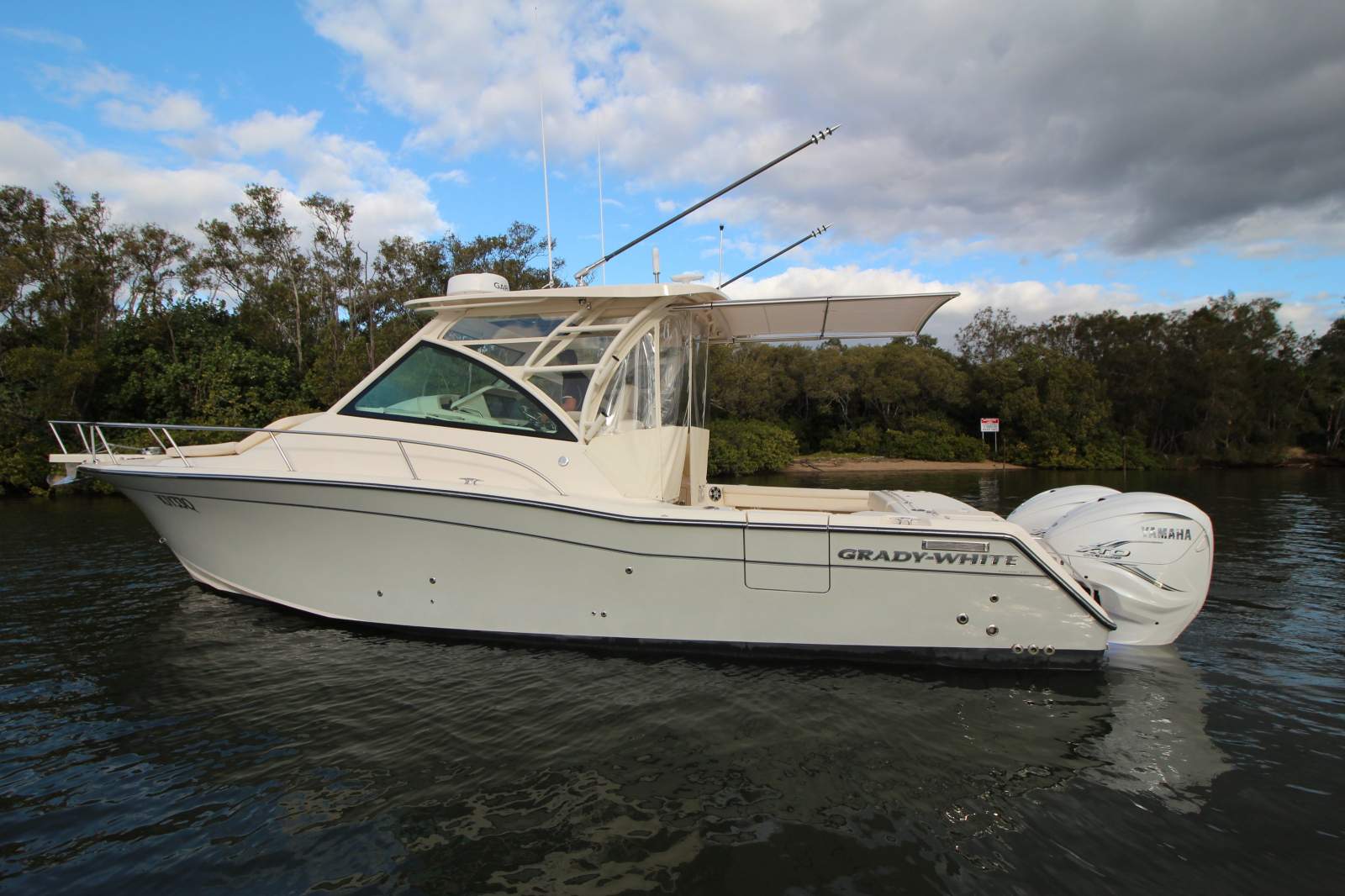 Grady-White Express 330