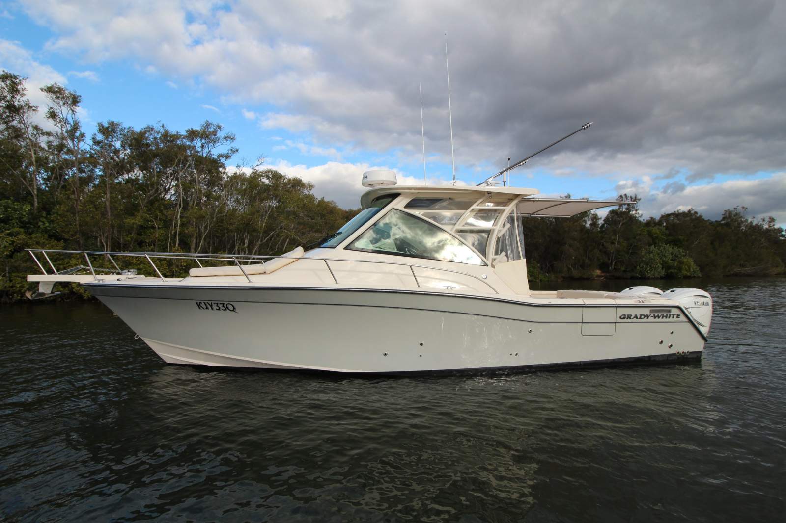 Grady-White Express 330