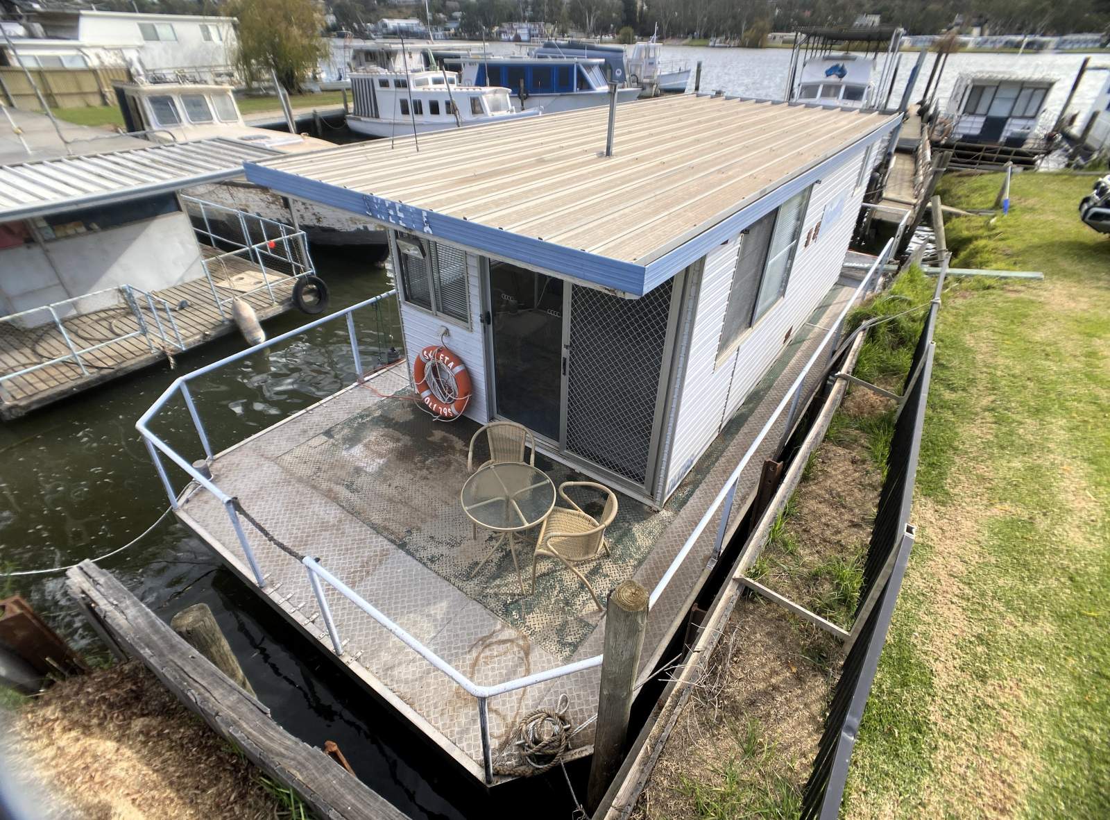 "SKEETA" One Bed, One Bath, Pontoon Houseboat Sale