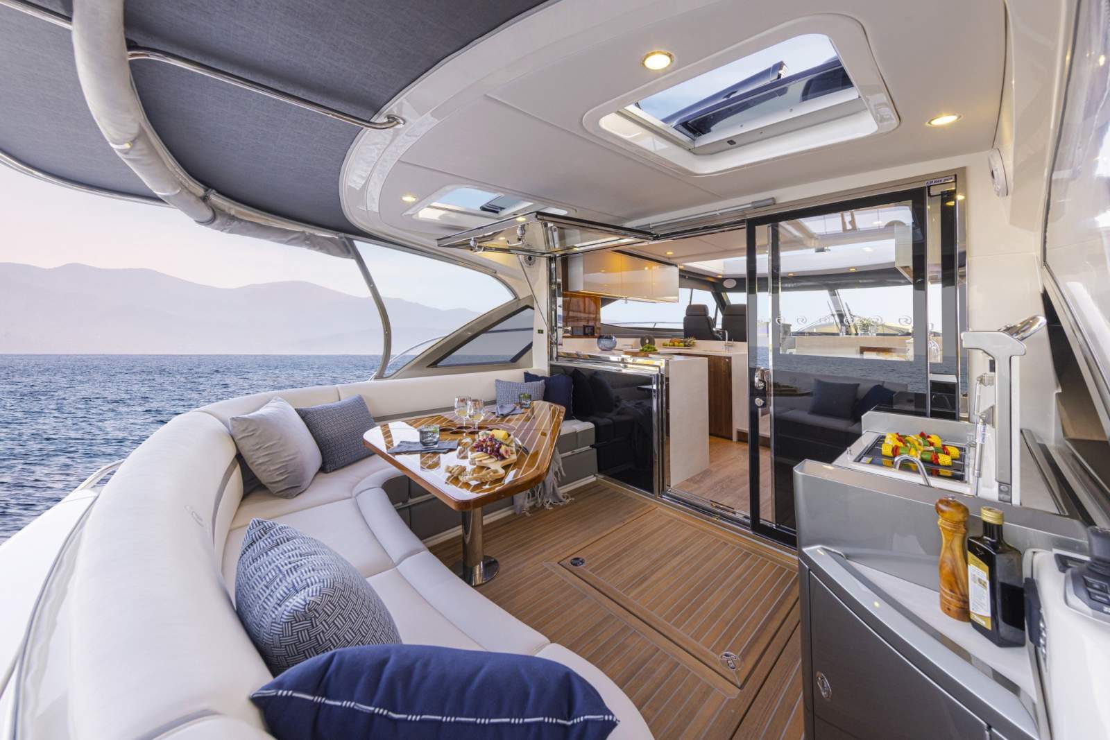 Riviera 4600 Sport Yacht Platinum Edition