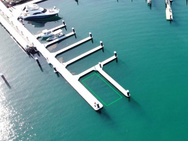 15m ocean-side floating jetty berth - located North Fremantle