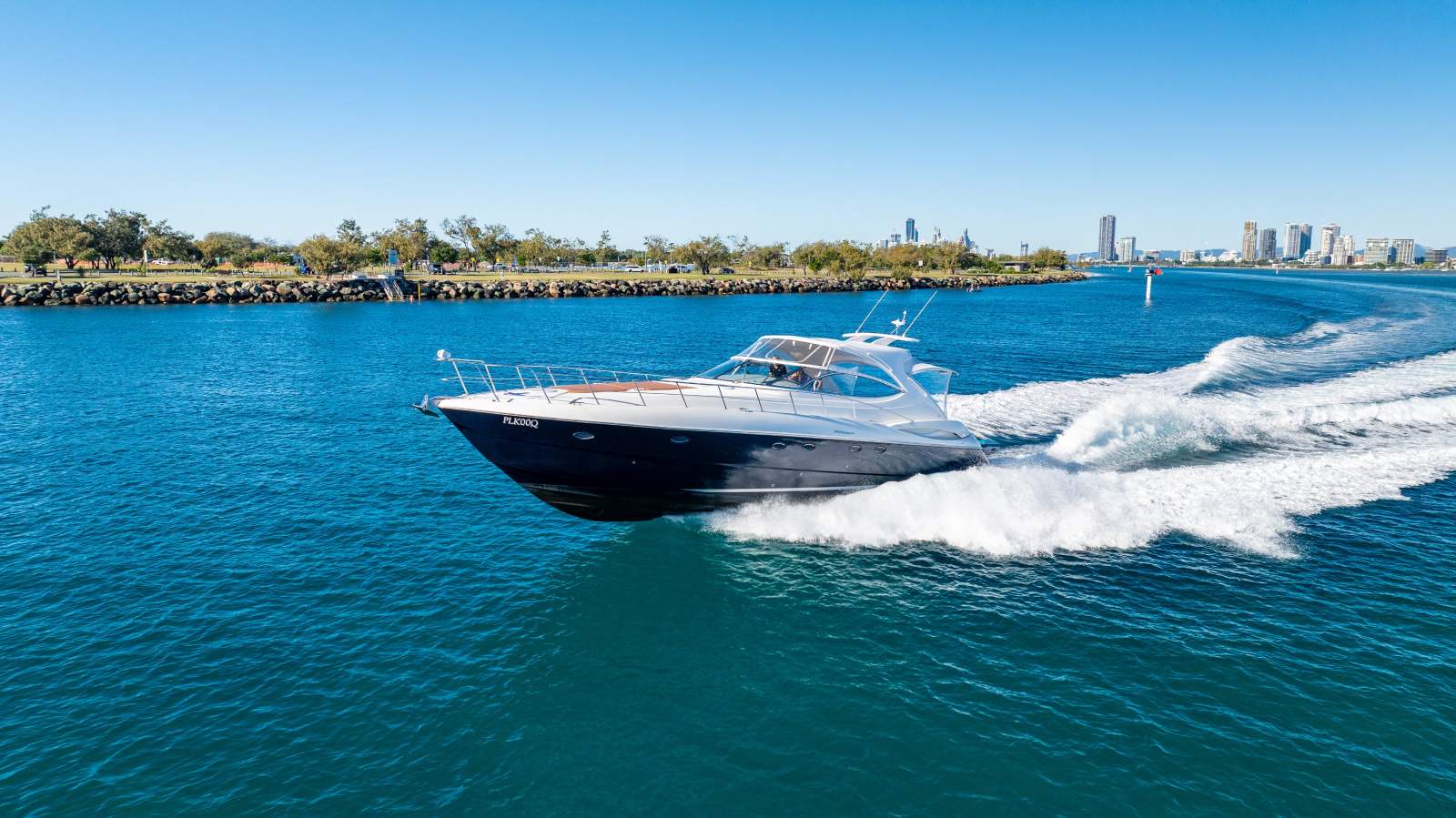 Cruisers Yachts 560 Express