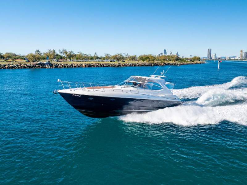 Cruisers Yachts 560 Express