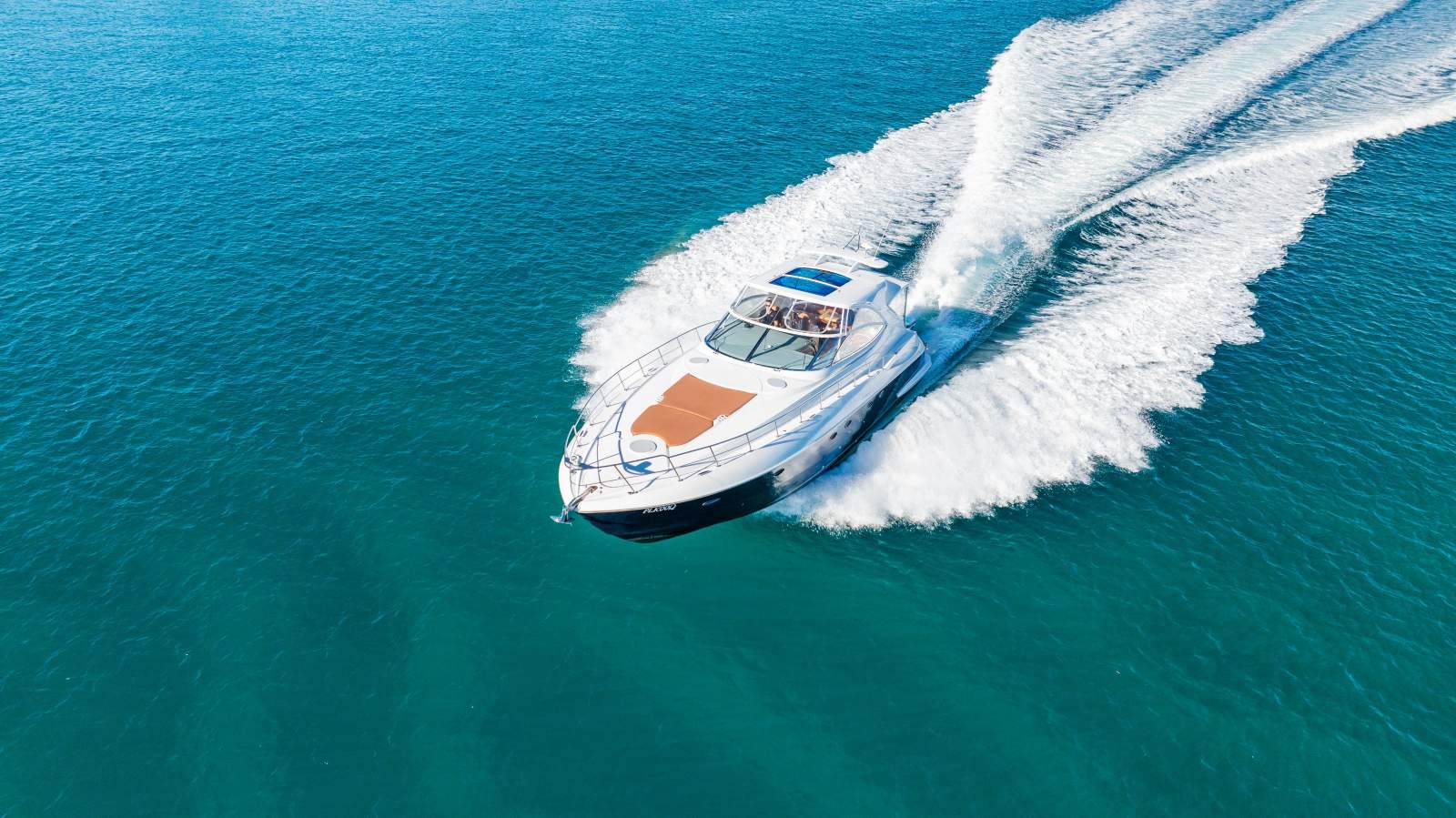 Cruisers Yachts 560 Express