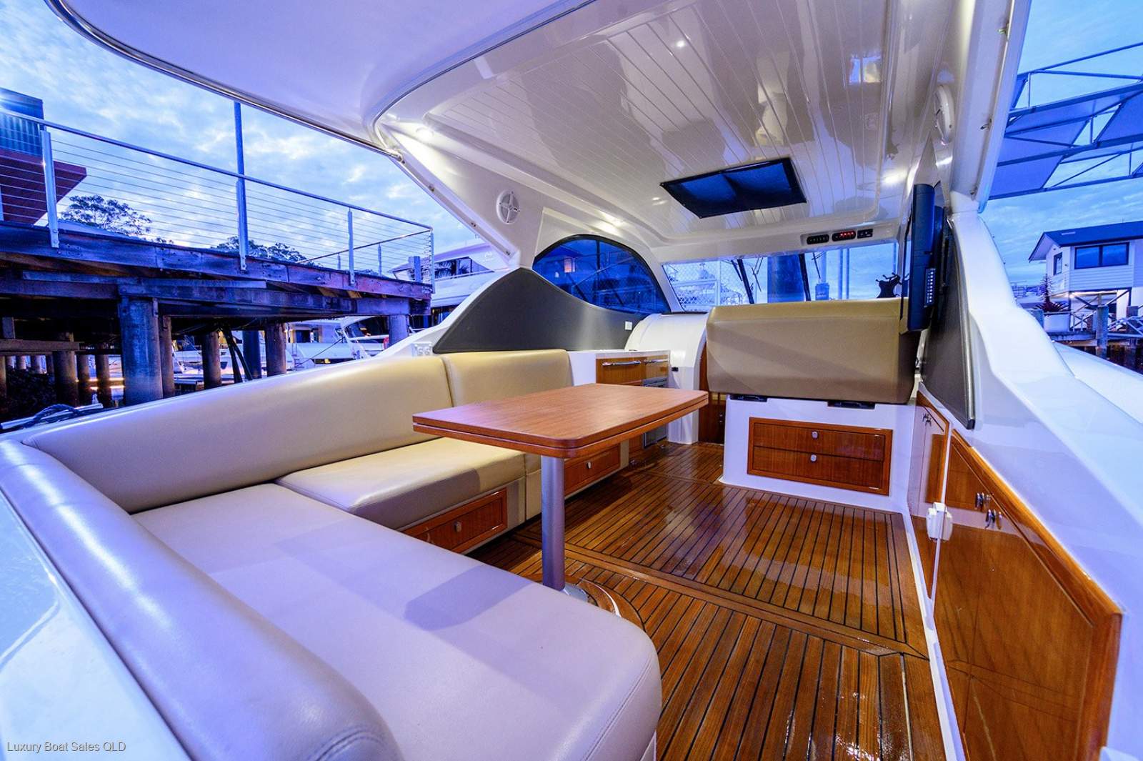 Mustang 32 Sports Cruiser