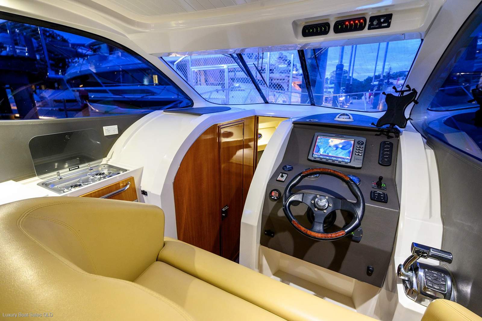 Mustang 32 Sports Cruiser