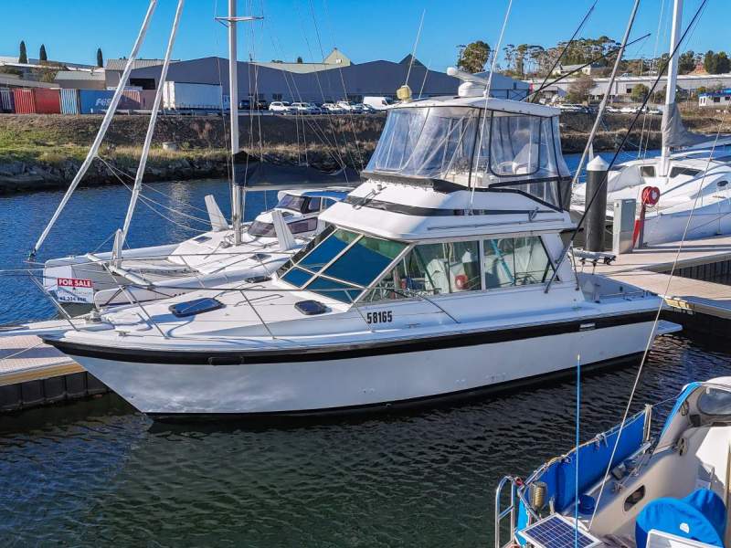 Riviera 32 Flybridge HARD-TOP FLYBRIDGE, GREAT PEDIGREE!