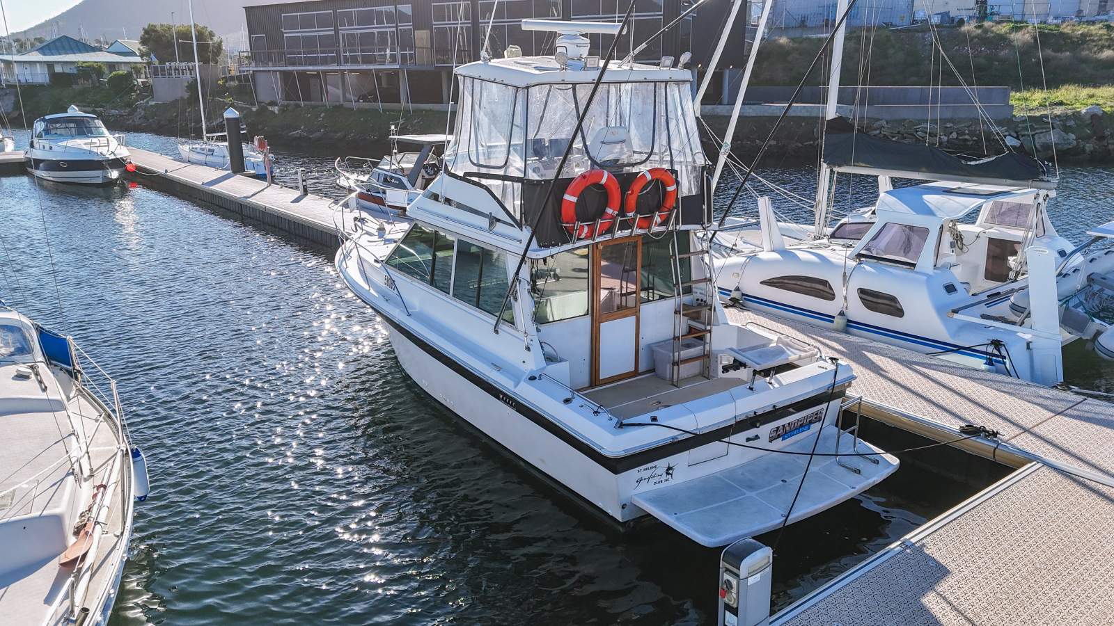 Riviera 32 Flybridge HARD-TOP FLYBRIDGE, GREAT PEDIGREE!