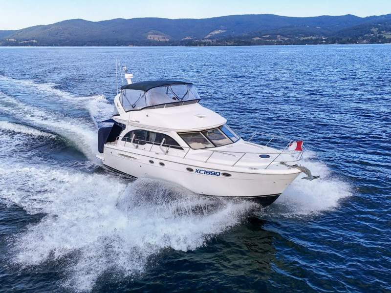 Meridian 411 Flybridge ENORMOUS UPGRADES! LOWER HELM! UPRATED ENGINES!