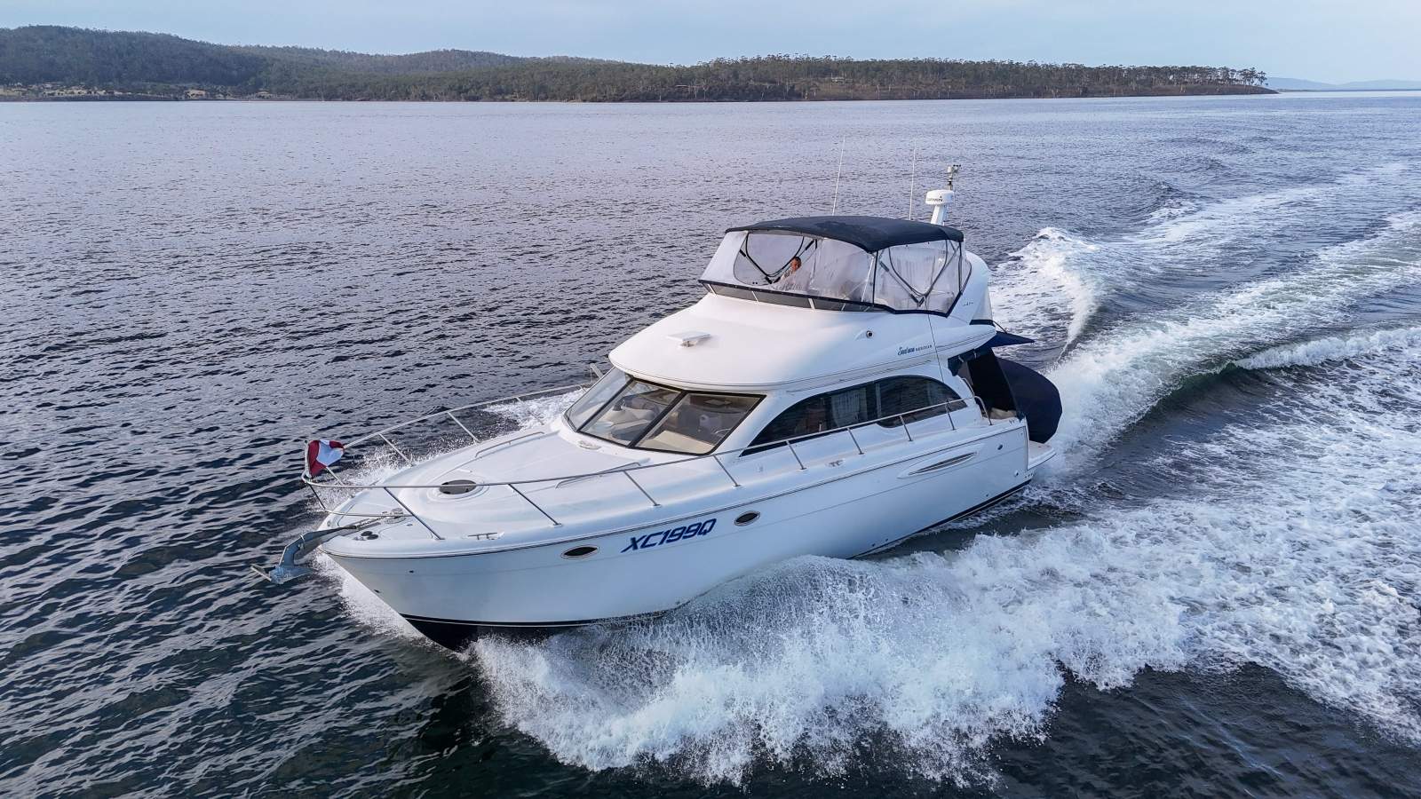 Meridian 411 Flybridge ENORMOUS UPGRADES! LOWER HELM! UPRATED ENGINES!