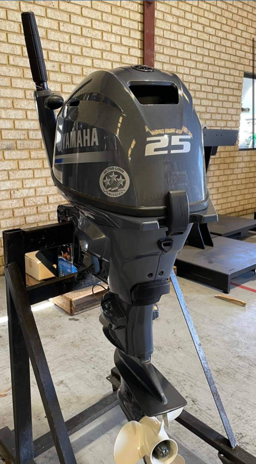 2020 Yamaha F25SMHC + tank, hose assembly, and motor trolley