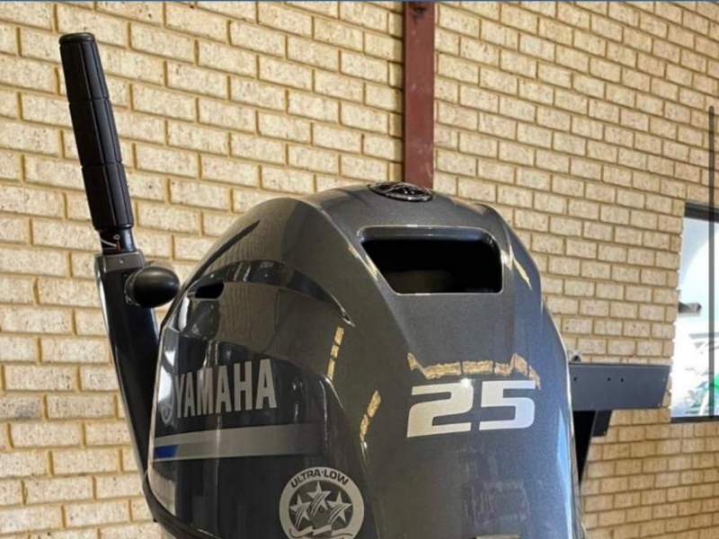 2020 Yamaha F25SMHC + tank, hose assembly, and motor trolley