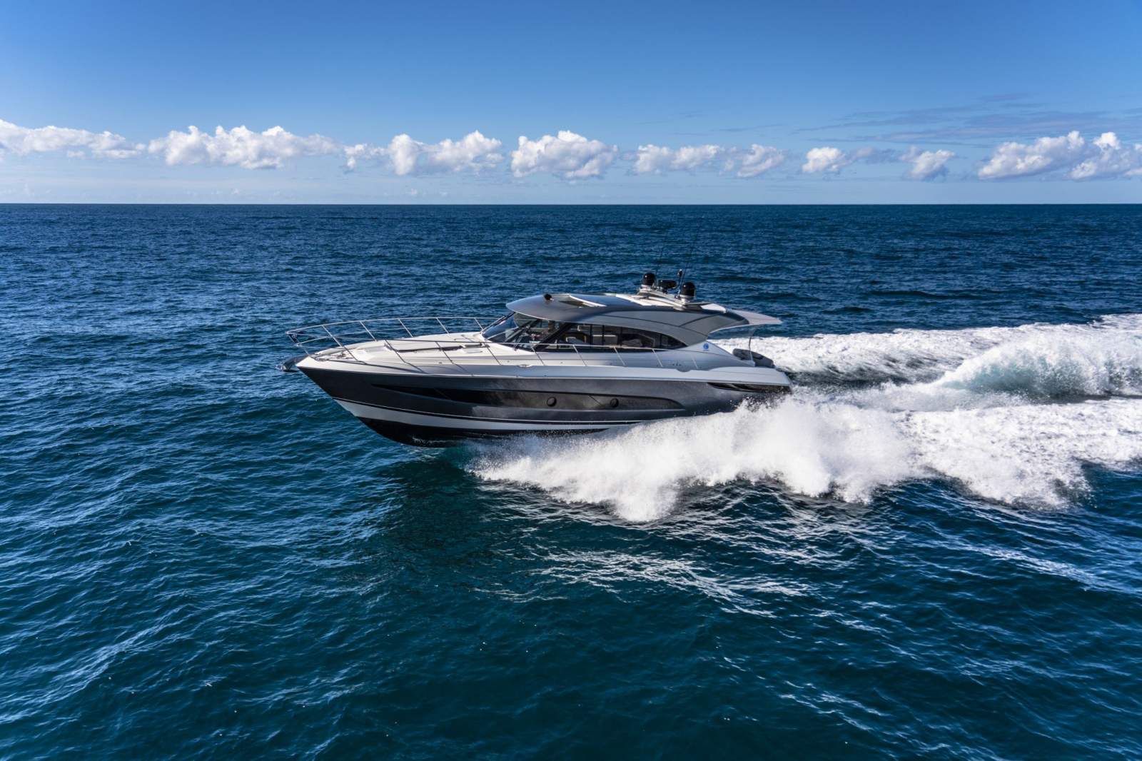 Riviera 5400 Sport Yacht Platinum Edition