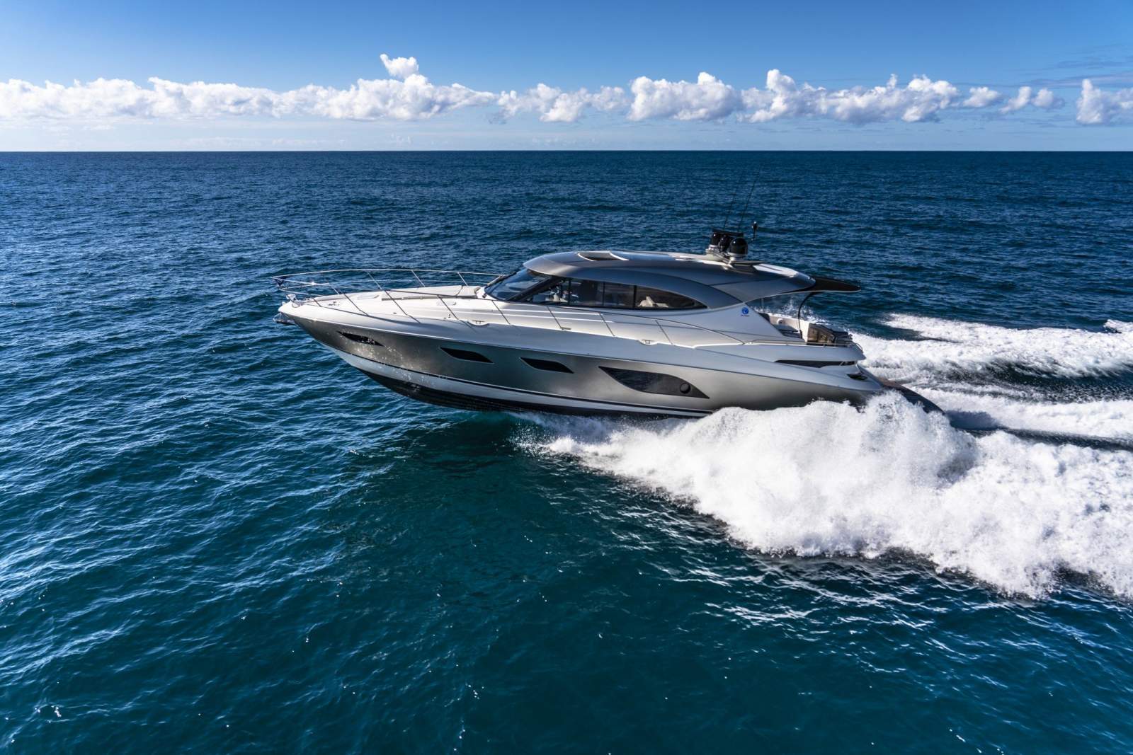 Riviera 6000 Sport Yacht Platinum Edition