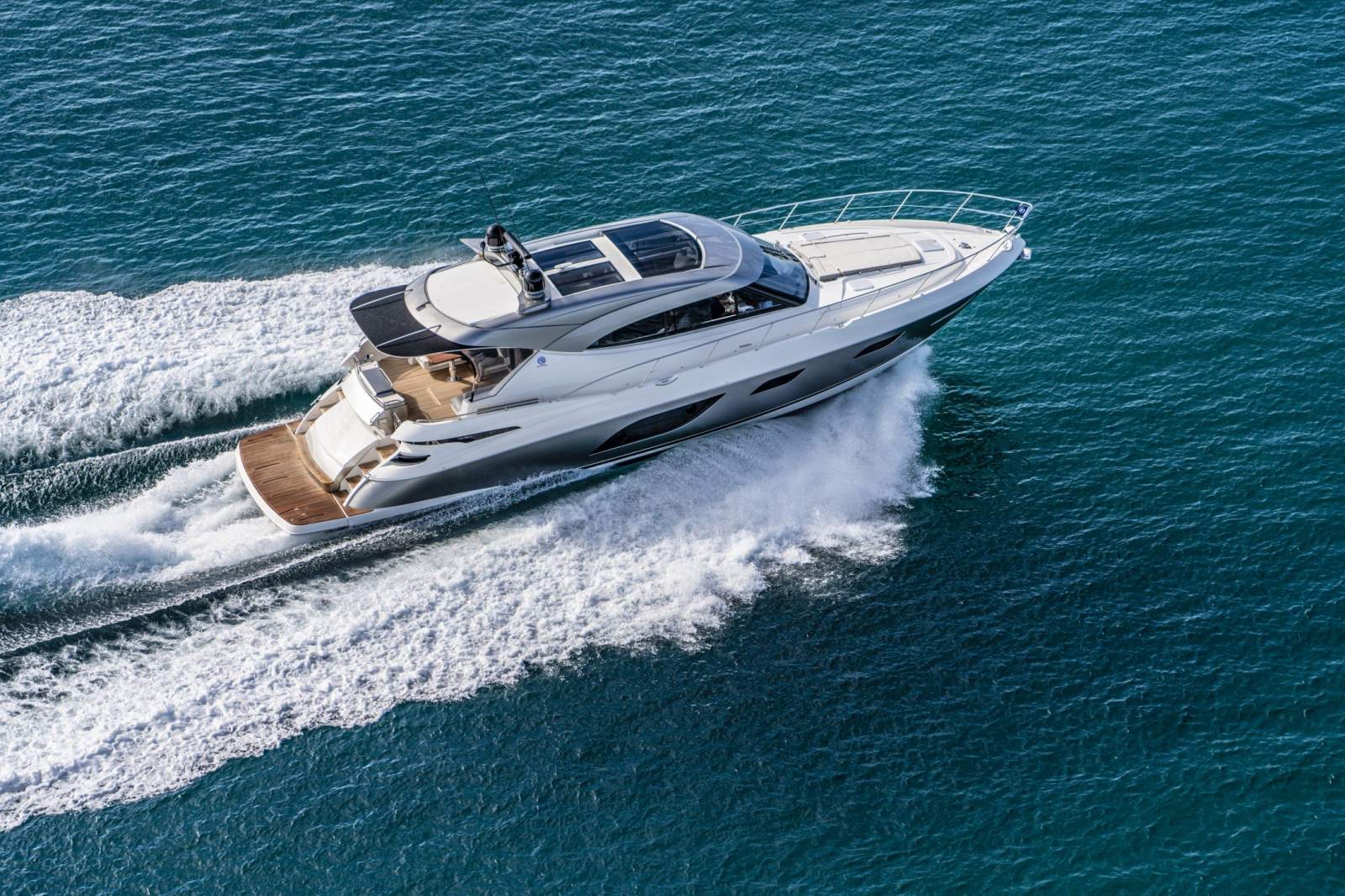 Riviera 6000 Sport Yacht Platinum Edition