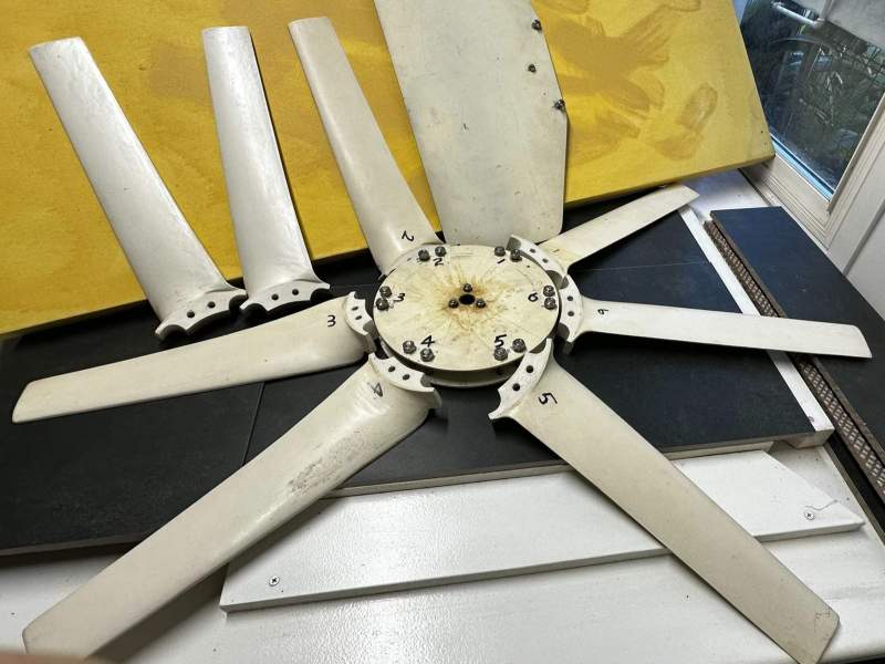 AQUAIR 100 WIND AND WATER GENERATOR SYSTEM