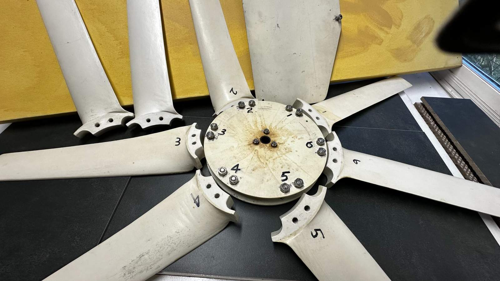 AQUAIR 100 WIND AND WATER GENERATOR SYSTEM