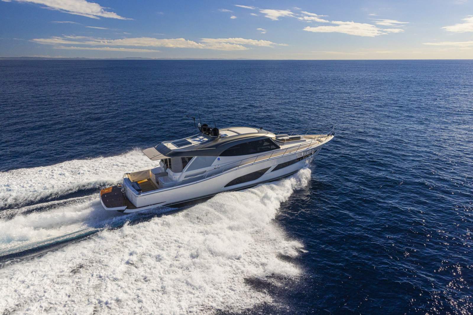 Riviera 645 SUV
