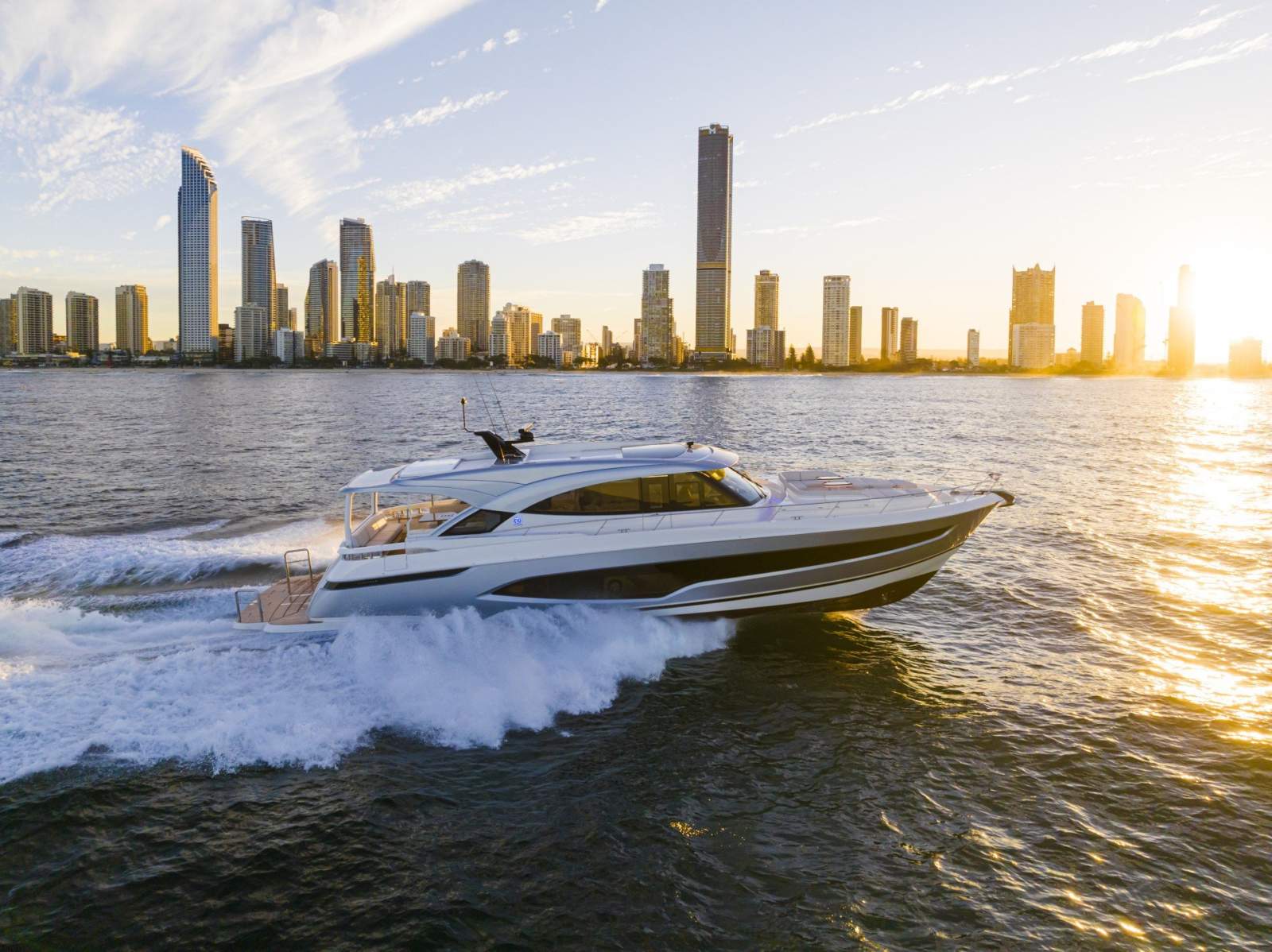 Riviera 6800 Sport Yacht Platinum Edition