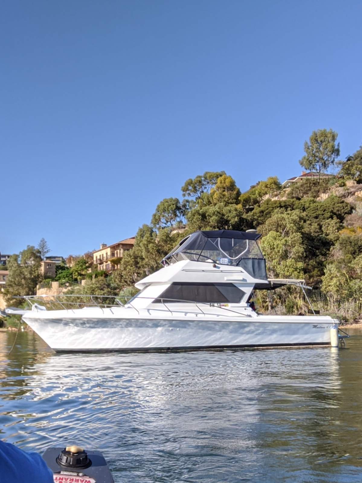 Mustang 4100 Flybridge