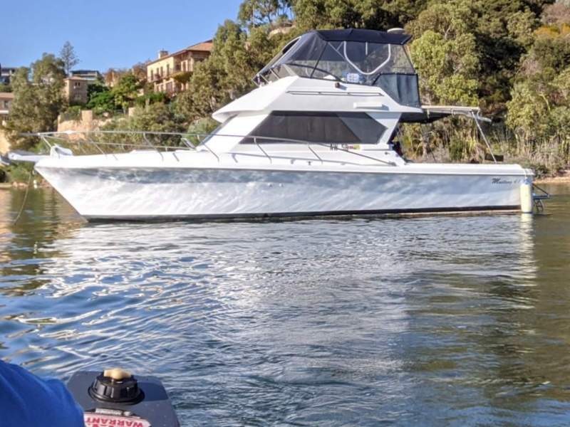 Mustang 4100 Flybridge