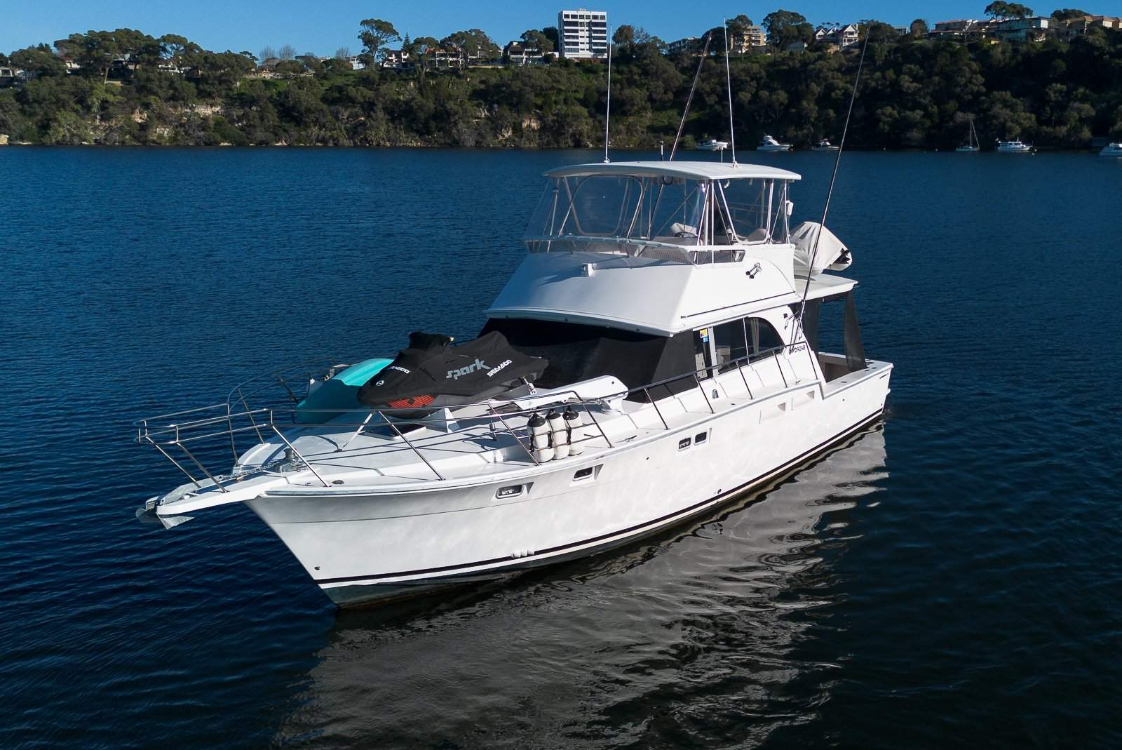 Caribbean 45 Flybridge Cruiser