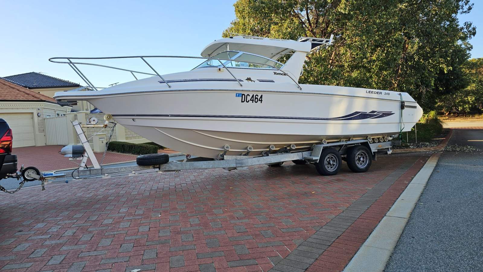 Leeder Tomcat 240