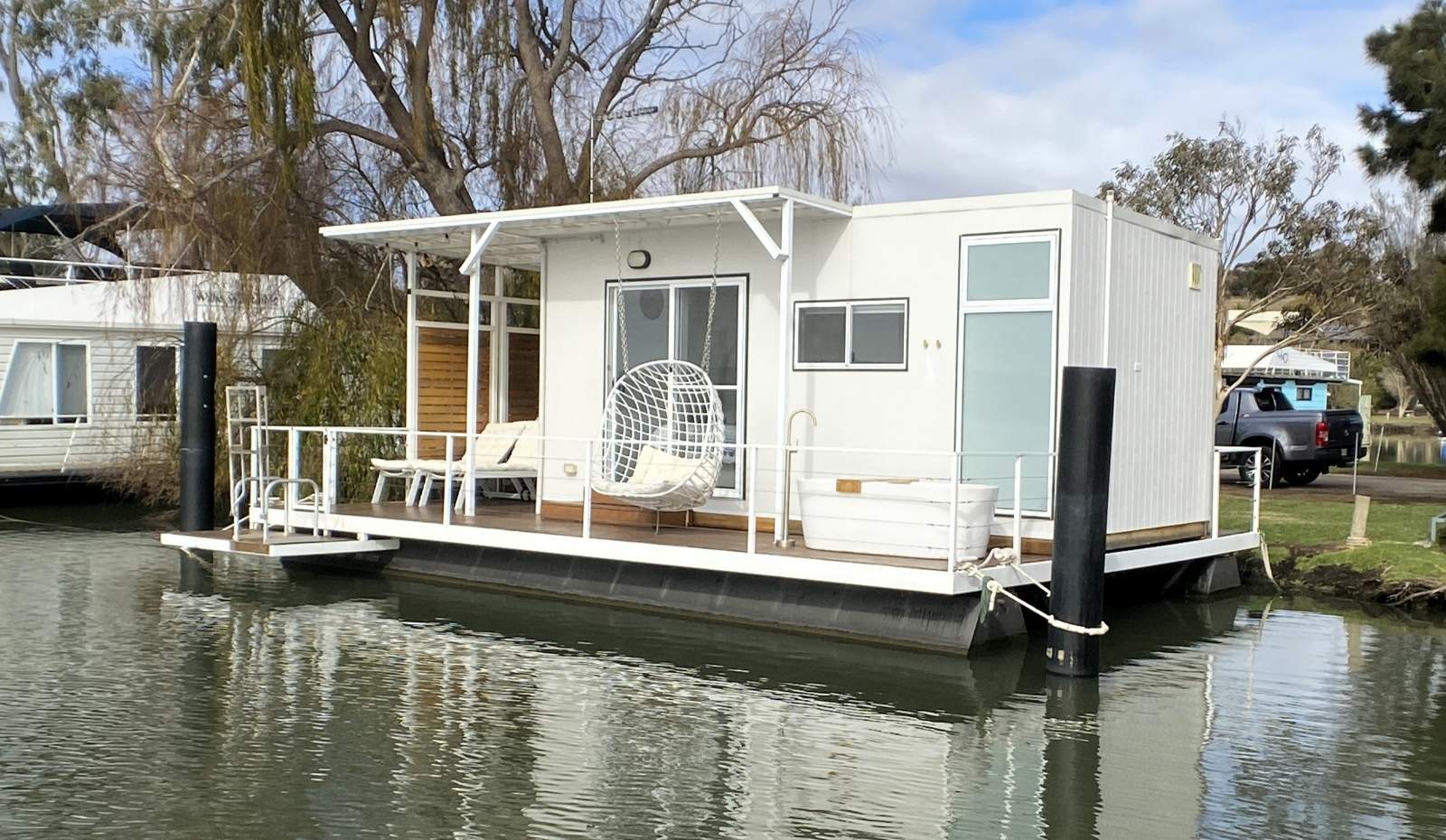 "The Floathouse". BnB Ready, Potential Investment.