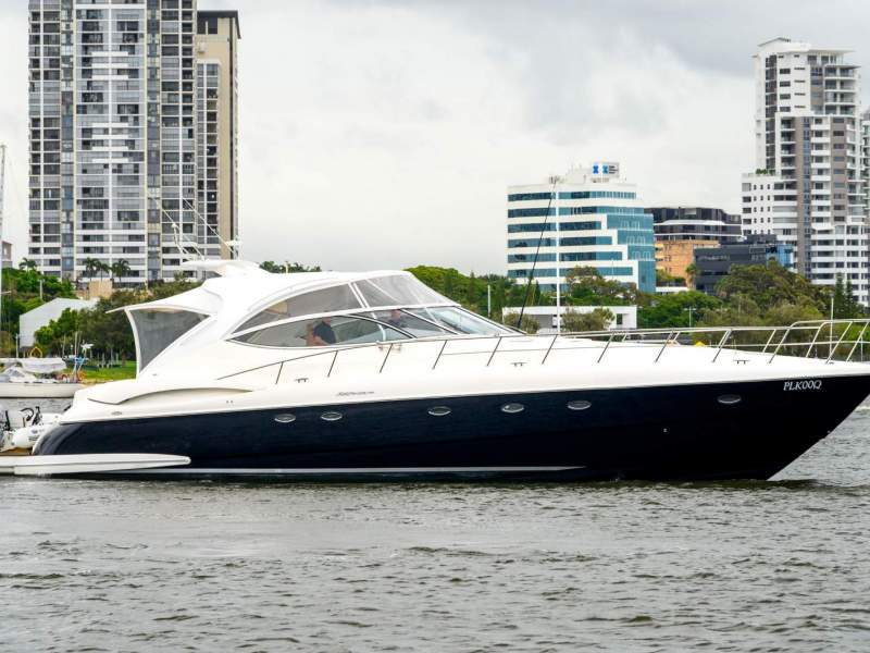 Cruisers Yachts 560 Express