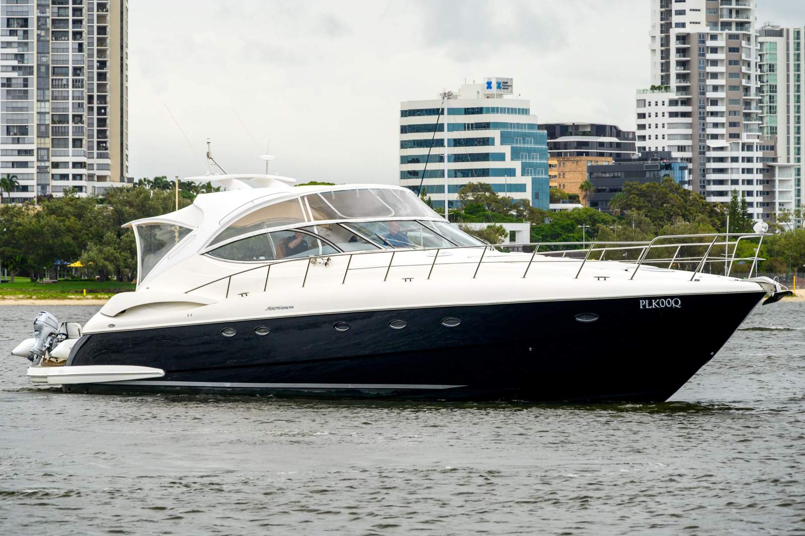 Cruisers Yachts 560 Express