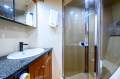 Cruisers Yachts 560 Express