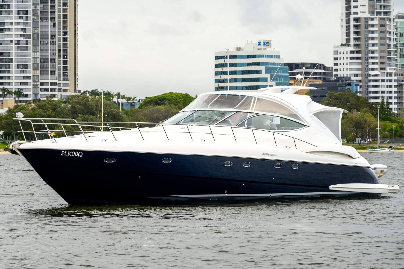 Cruisers Yachts 560 Express