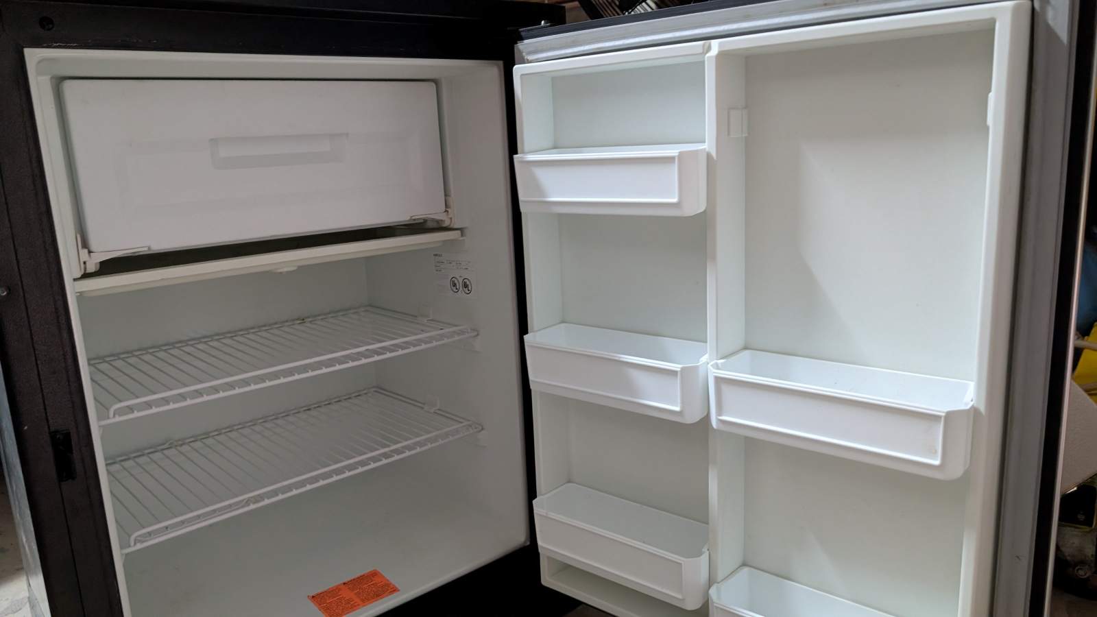 Fridge 12/24V & 110/120V - Suit American Boat