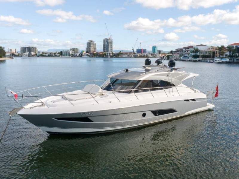 Riviera 4800 Sport Yacht