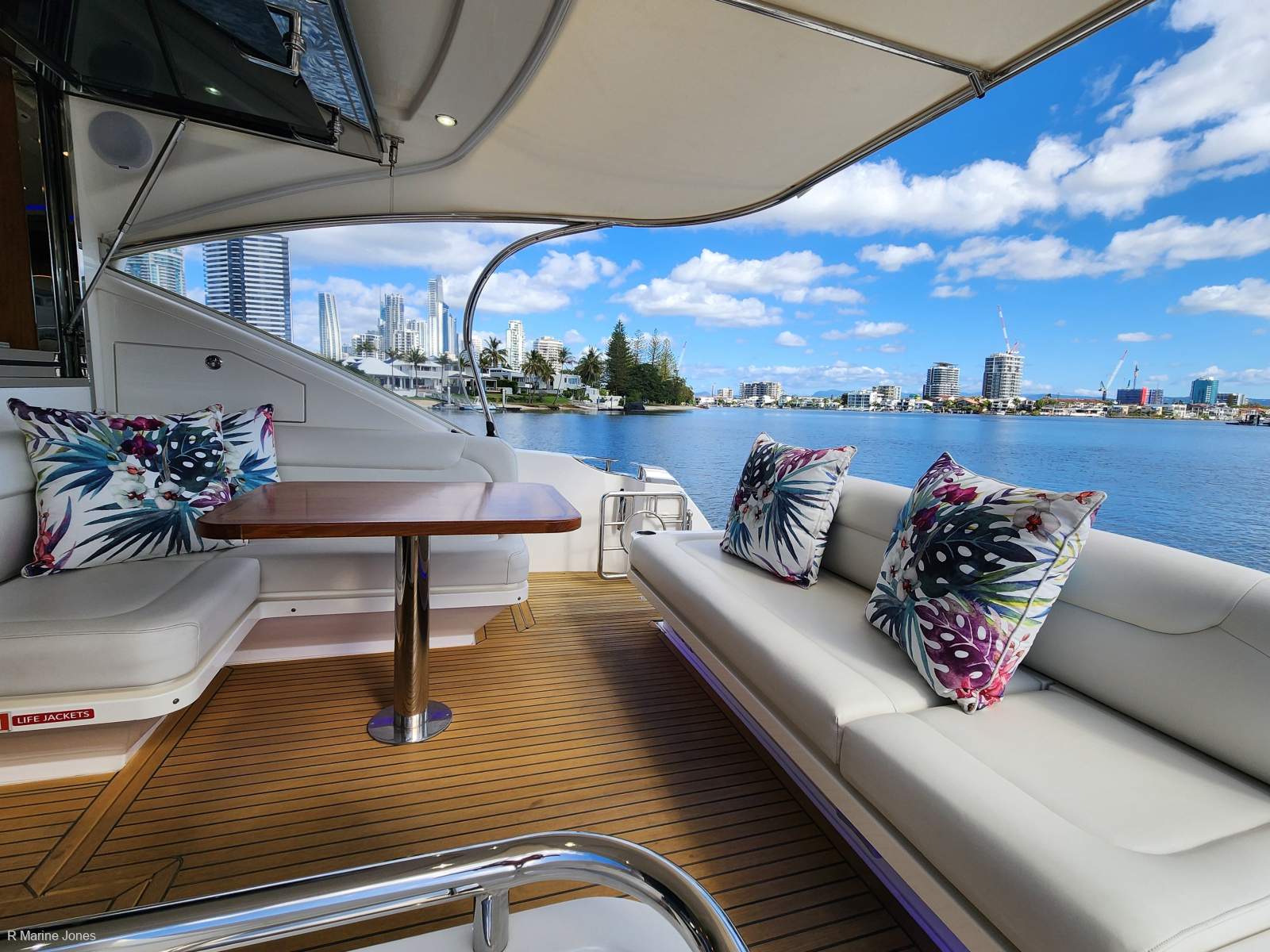 Riviera 4800 Sport Yacht