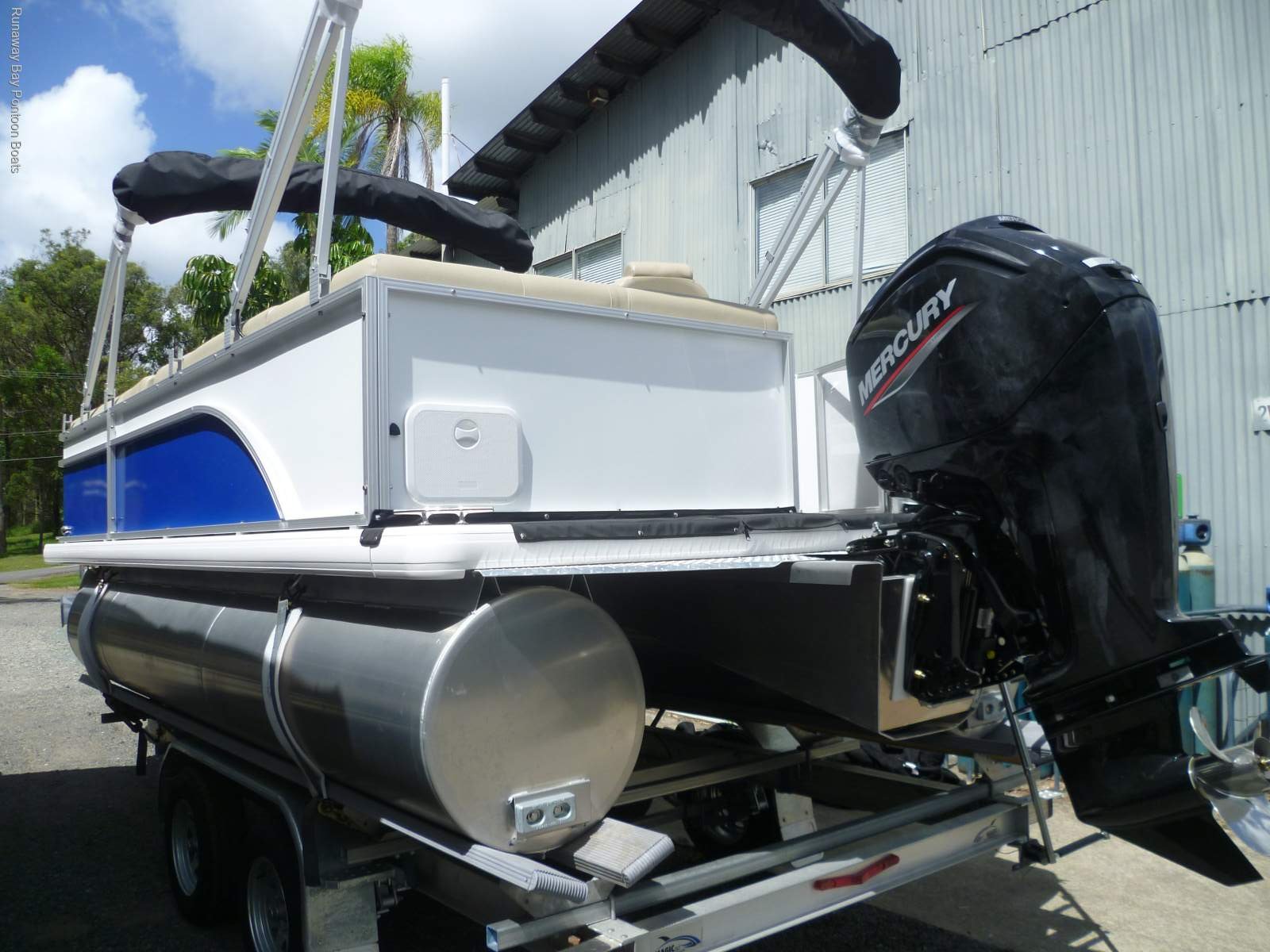 New Runaway Bay Pontoon Boats 18ft Twin Hull day Cruiser