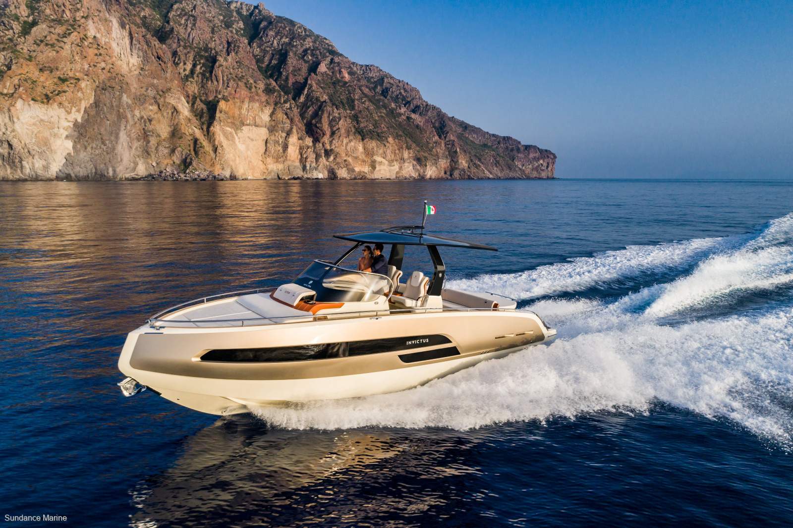 Invictus 320 GT