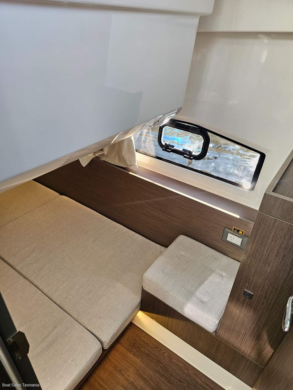 Jeanneau Merry Fisher 1095 Coupe – AS NEW