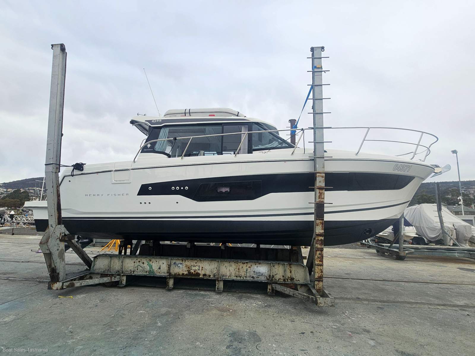 Jeanneau Merry Fisher 1095 Coupe – AS NEW