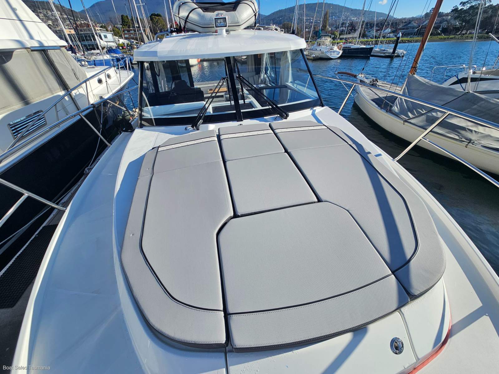 Jeanneau Merry Fisher 1095 Coupe – AS NEW