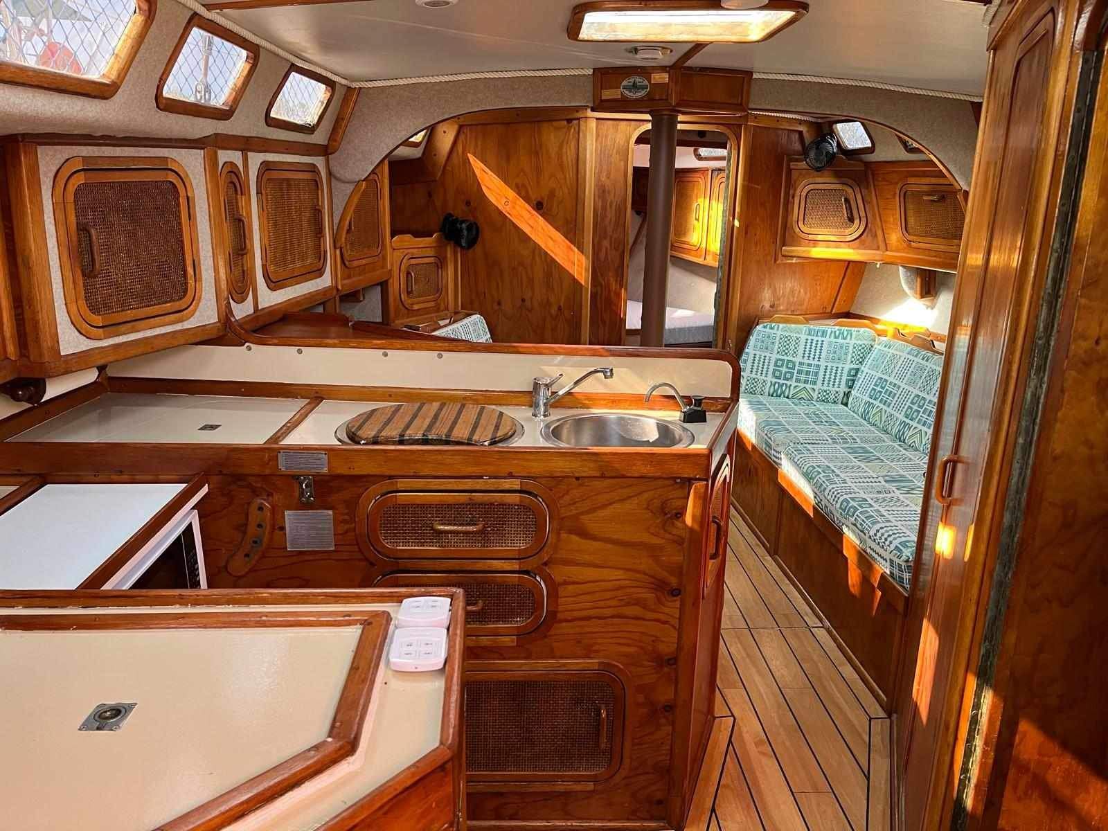 Roberts 38 Offshore